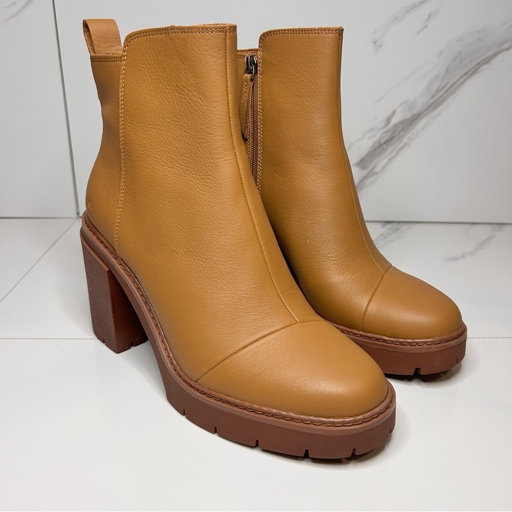 Toms Rya Tan Leather Heeled Boots with Ortholite Foam Inserts Size 10